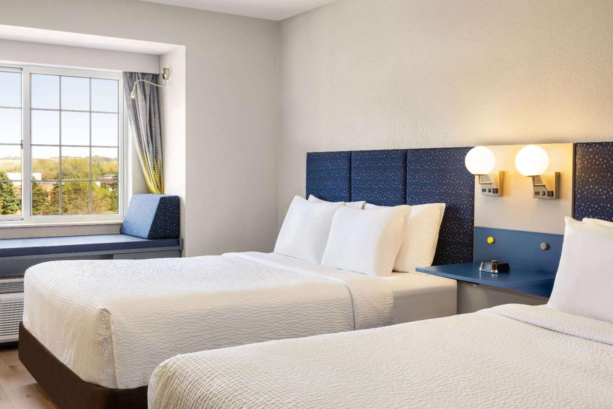 Microtel Inn & Suites By Wyndham New Ulm Екстериор снимка