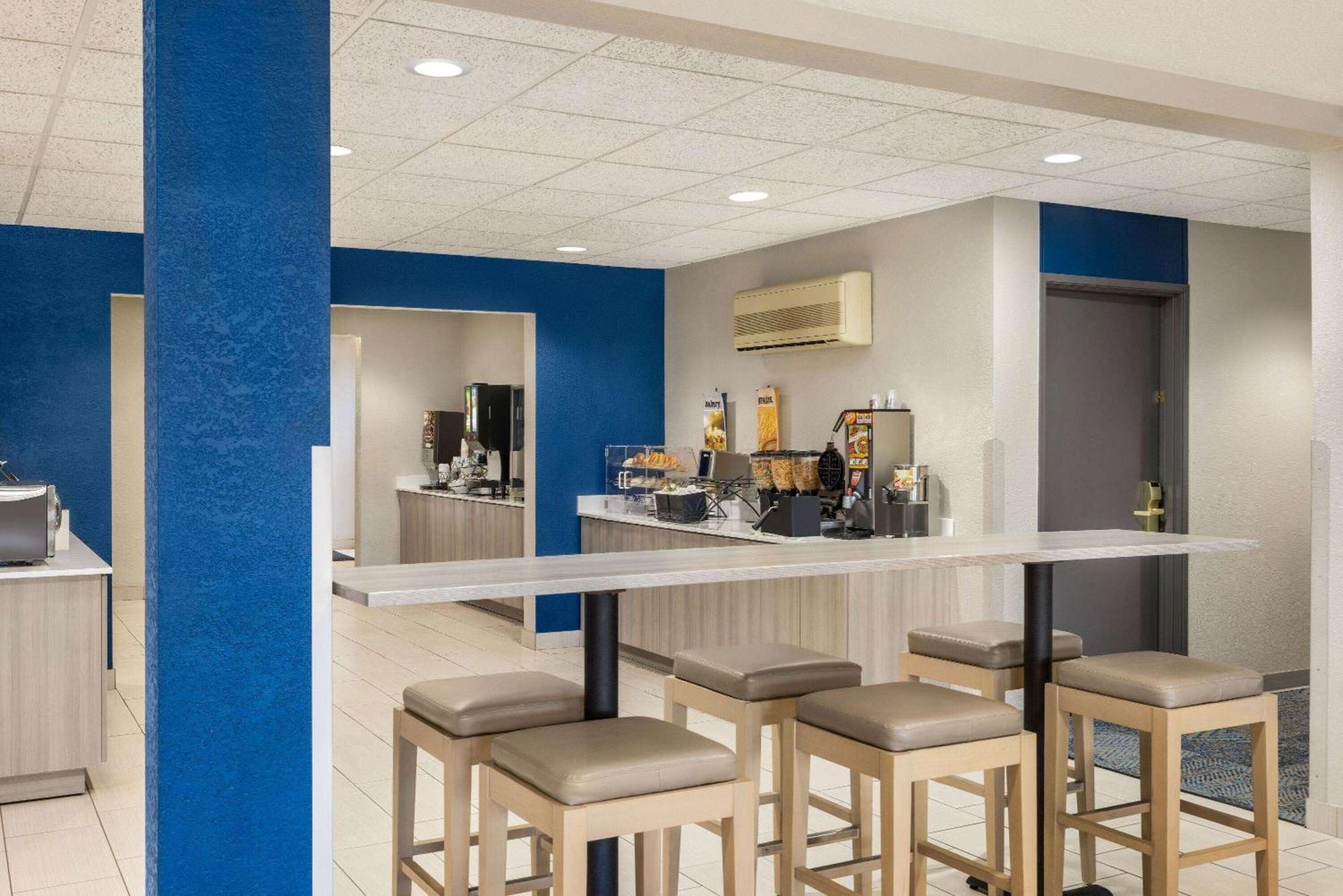 Microtel Inn & Suites By Wyndham New Ulm Екстериор снимка