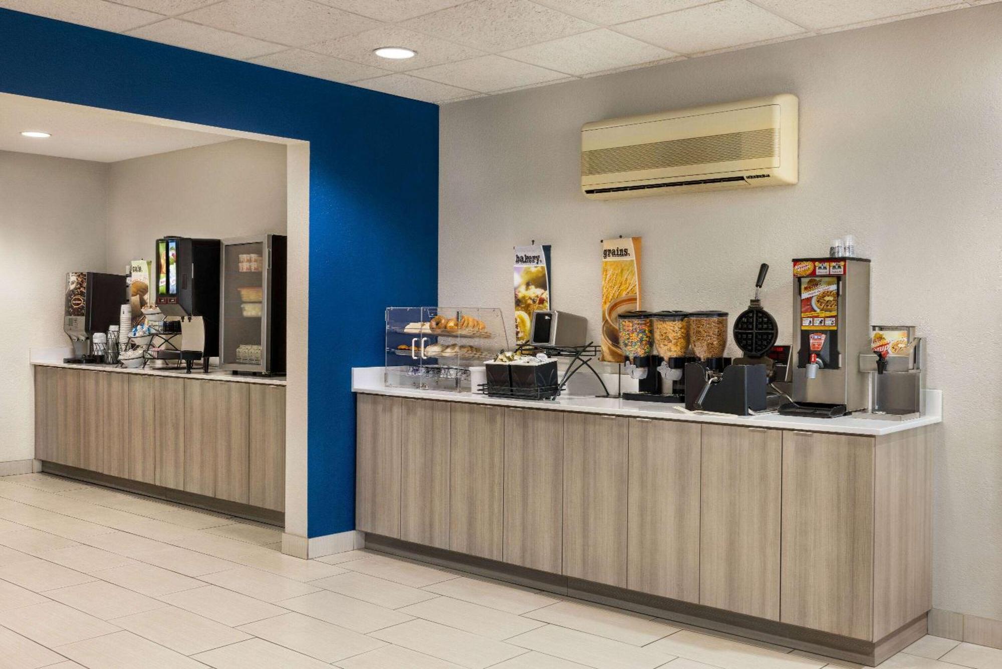 Microtel Inn & Suites By Wyndham New Ulm Екстериор снимка