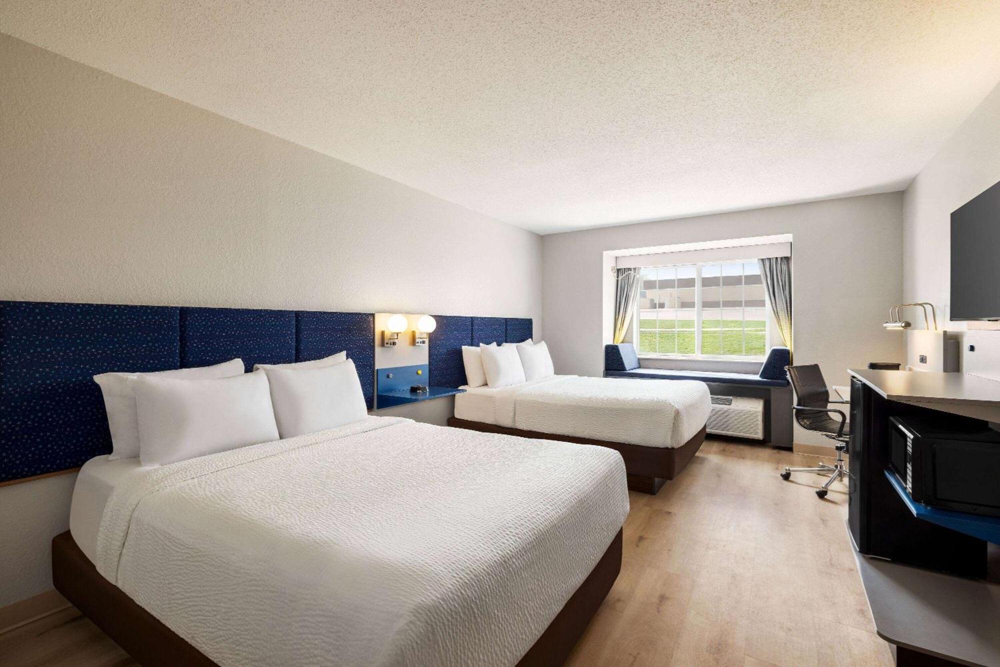 Microtel Inn & Suites By Wyndham New Ulm Екстериор снимка