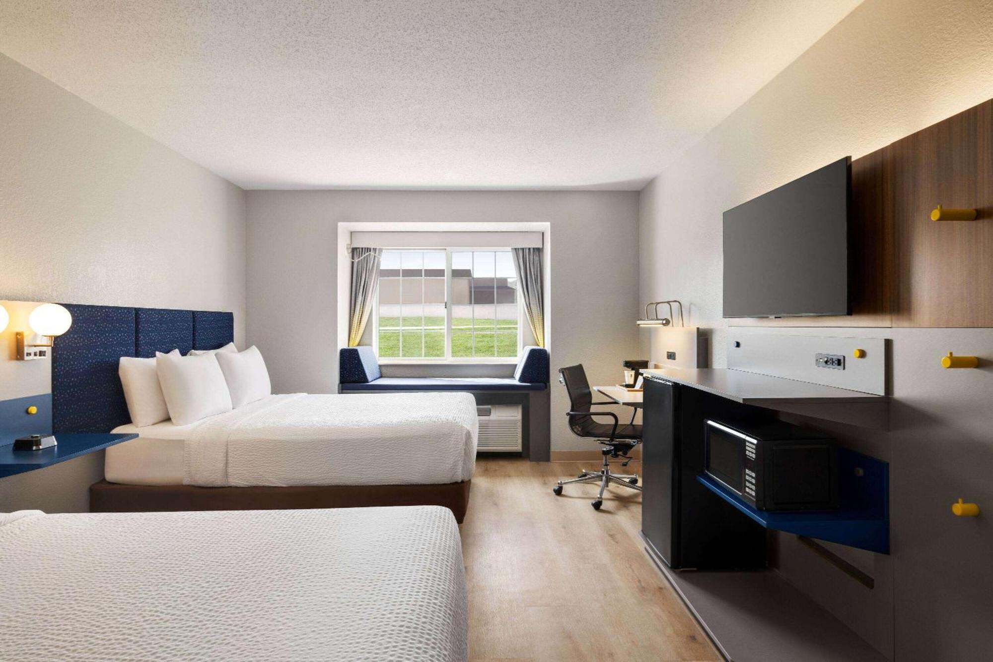 Microtel Inn & Suites By Wyndham New Ulm Екстериор снимка