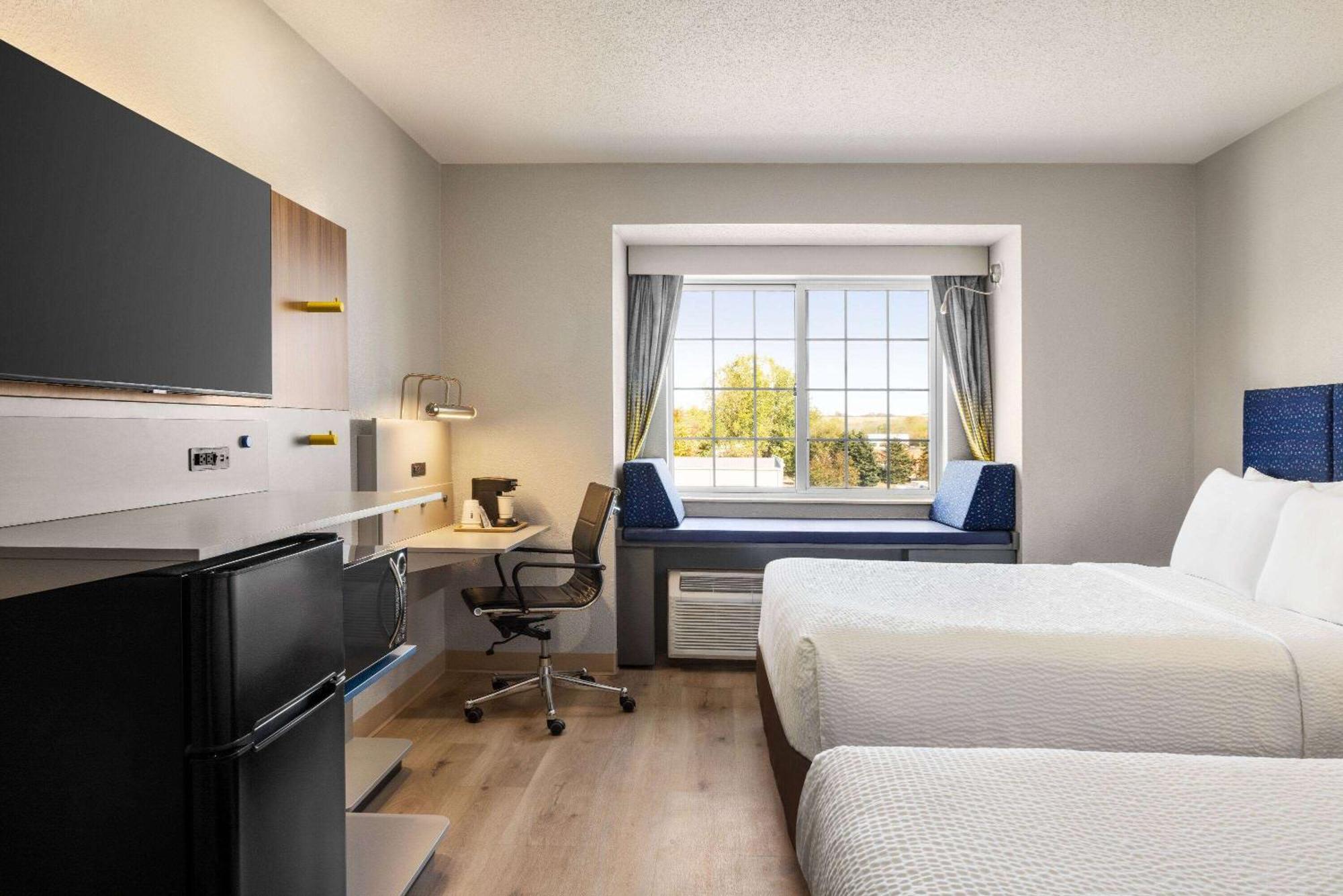 Microtel Inn & Suites By Wyndham New Ulm Екстериор снимка