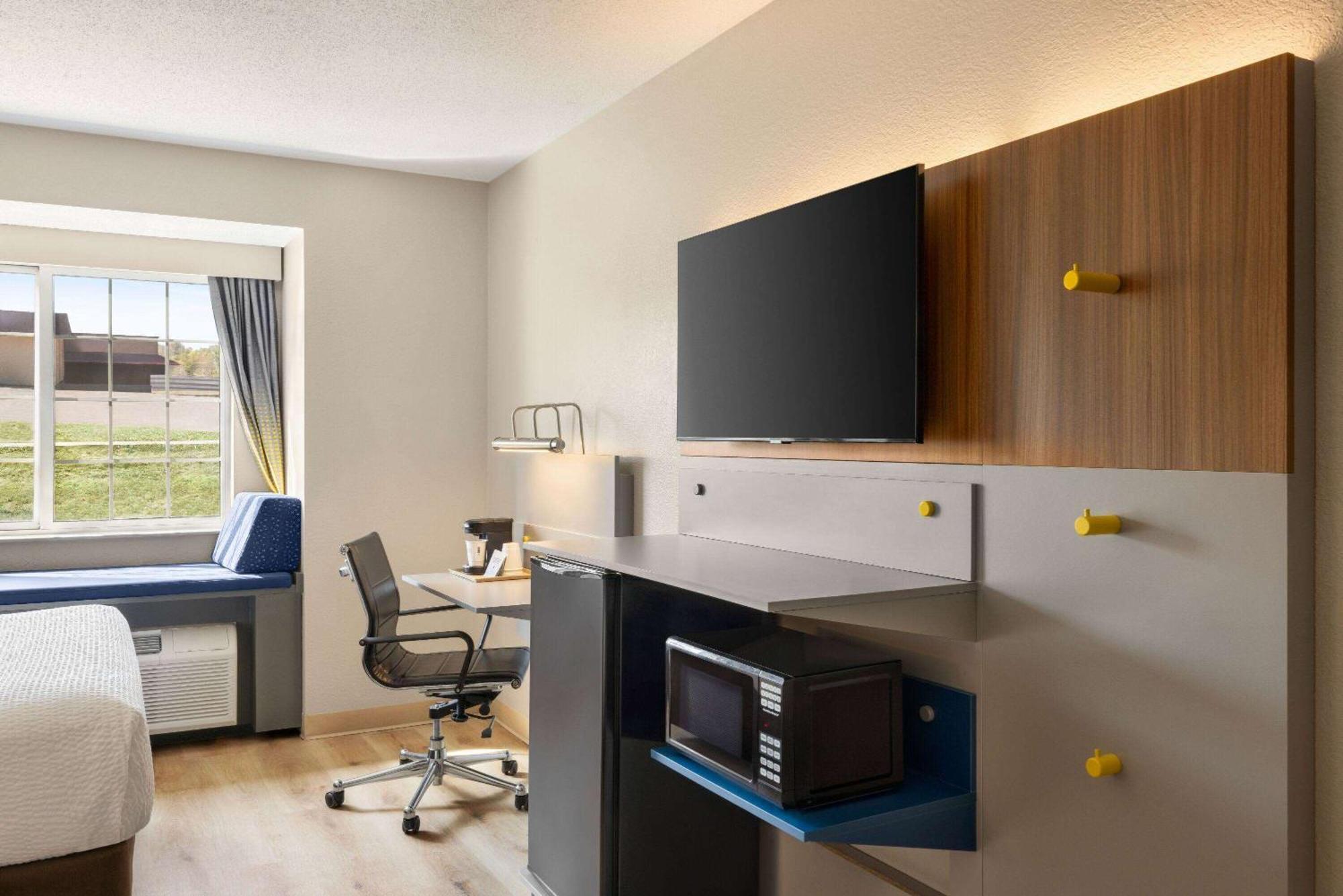 Microtel Inn & Suites By Wyndham New Ulm Екстериор снимка