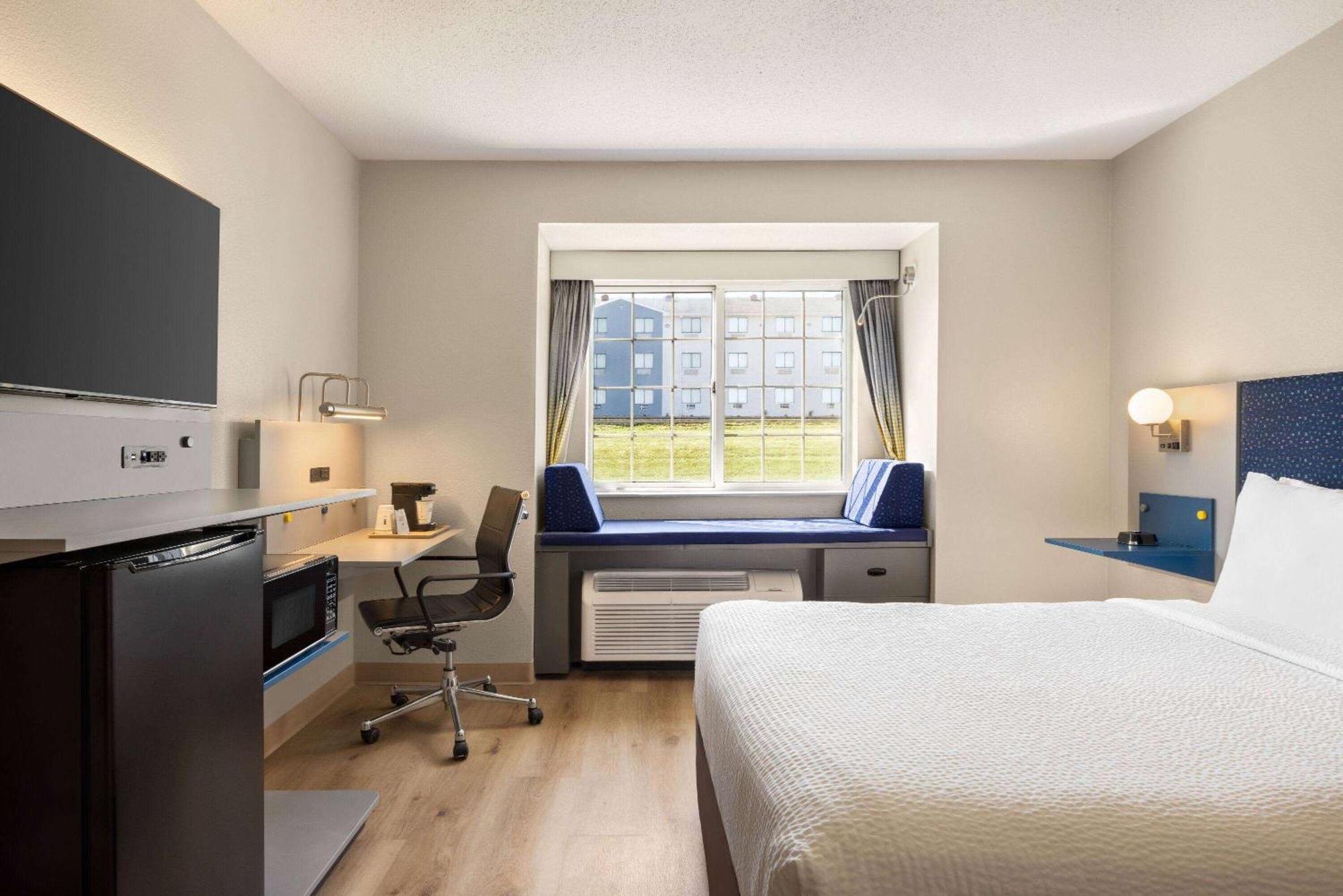 Microtel Inn & Suites By Wyndham New Ulm Екстериор снимка