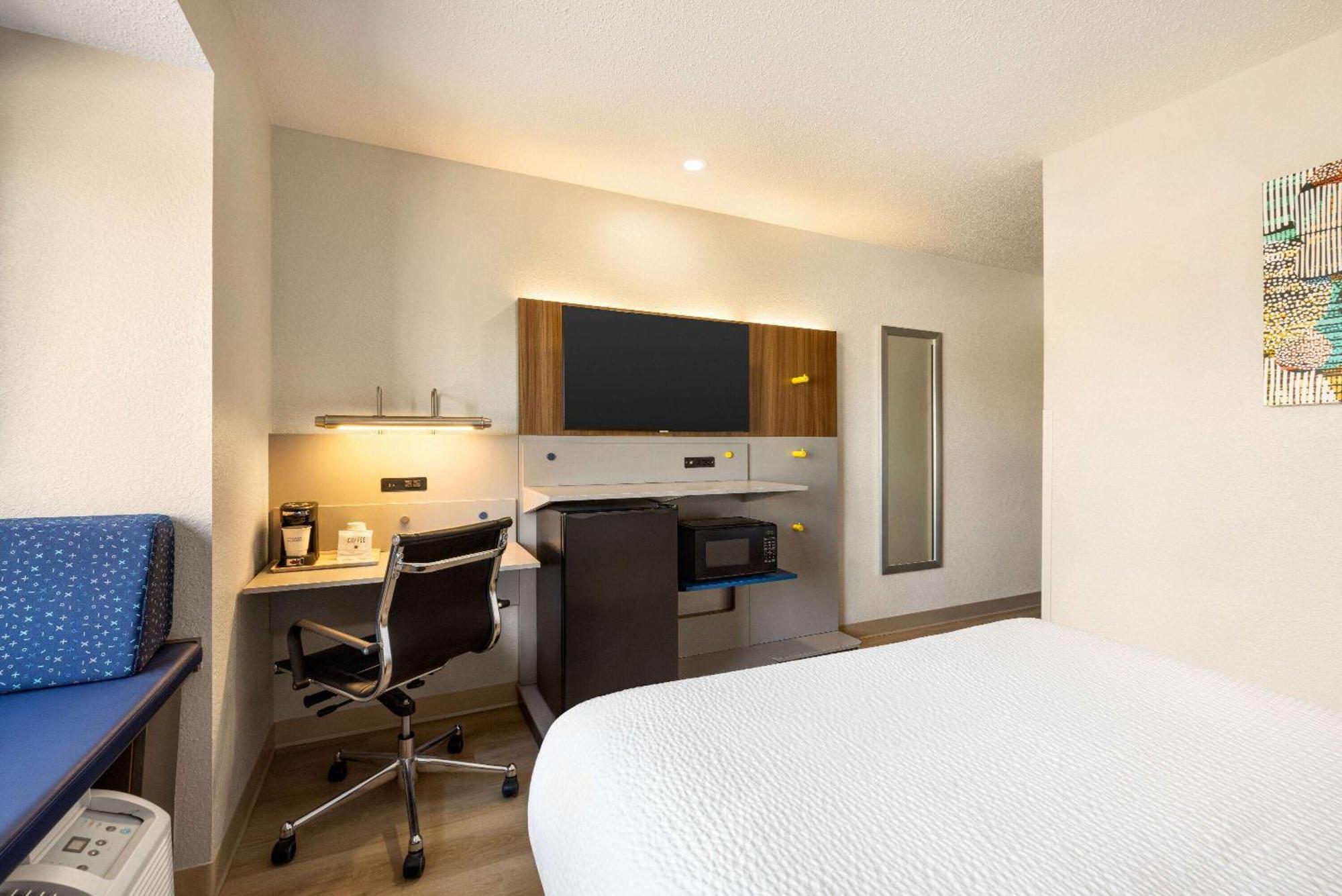 Microtel Inn & Suites By Wyndham New Ulm Екстериор снимка