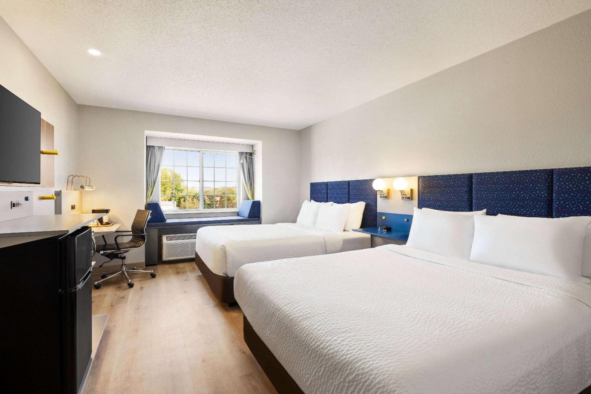 Microtel Inn & Suites By Wyndham New Ulm Екстериор снимка