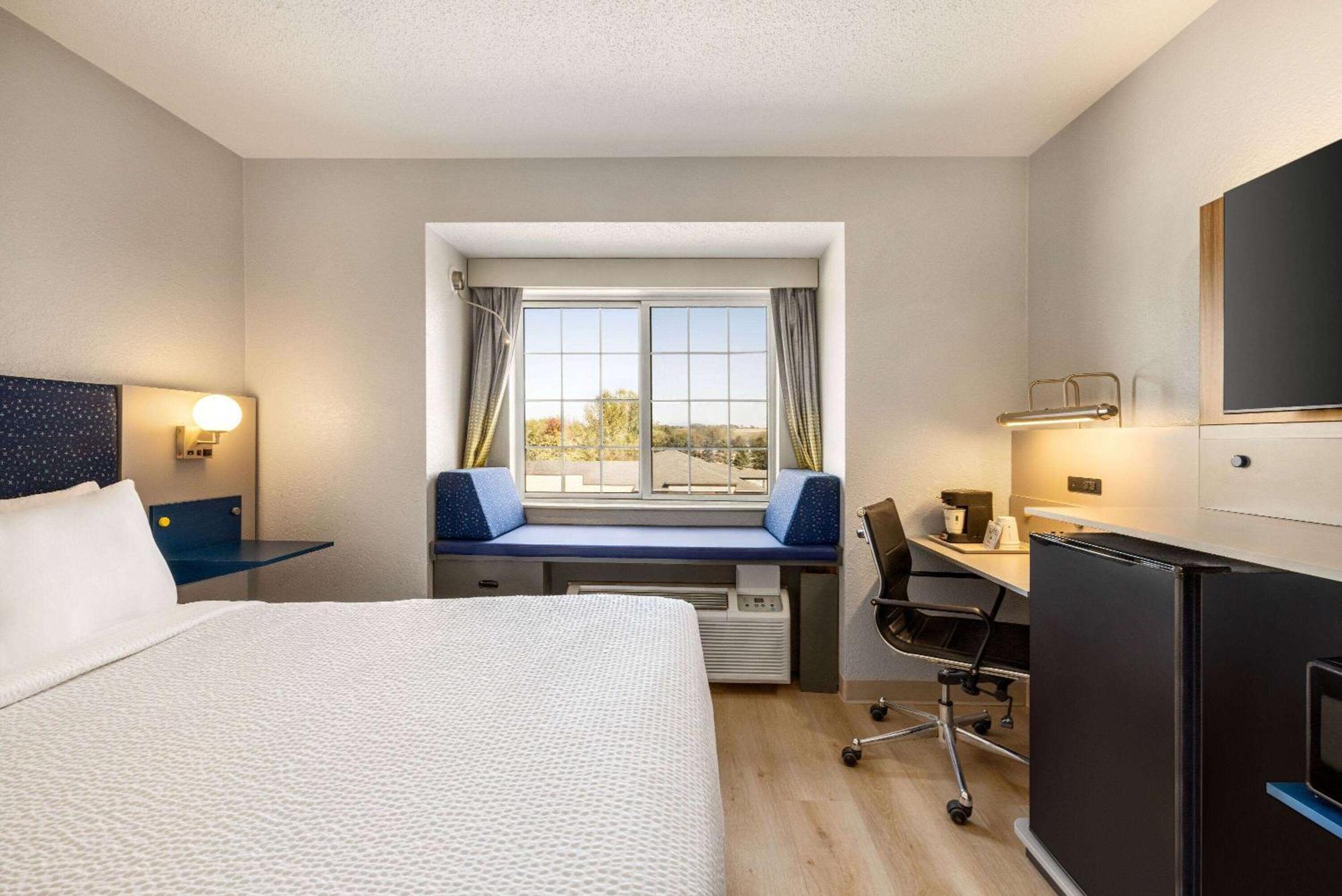 Microtel Inn & Suites By Wyndham New Ulm Екстериор снимка