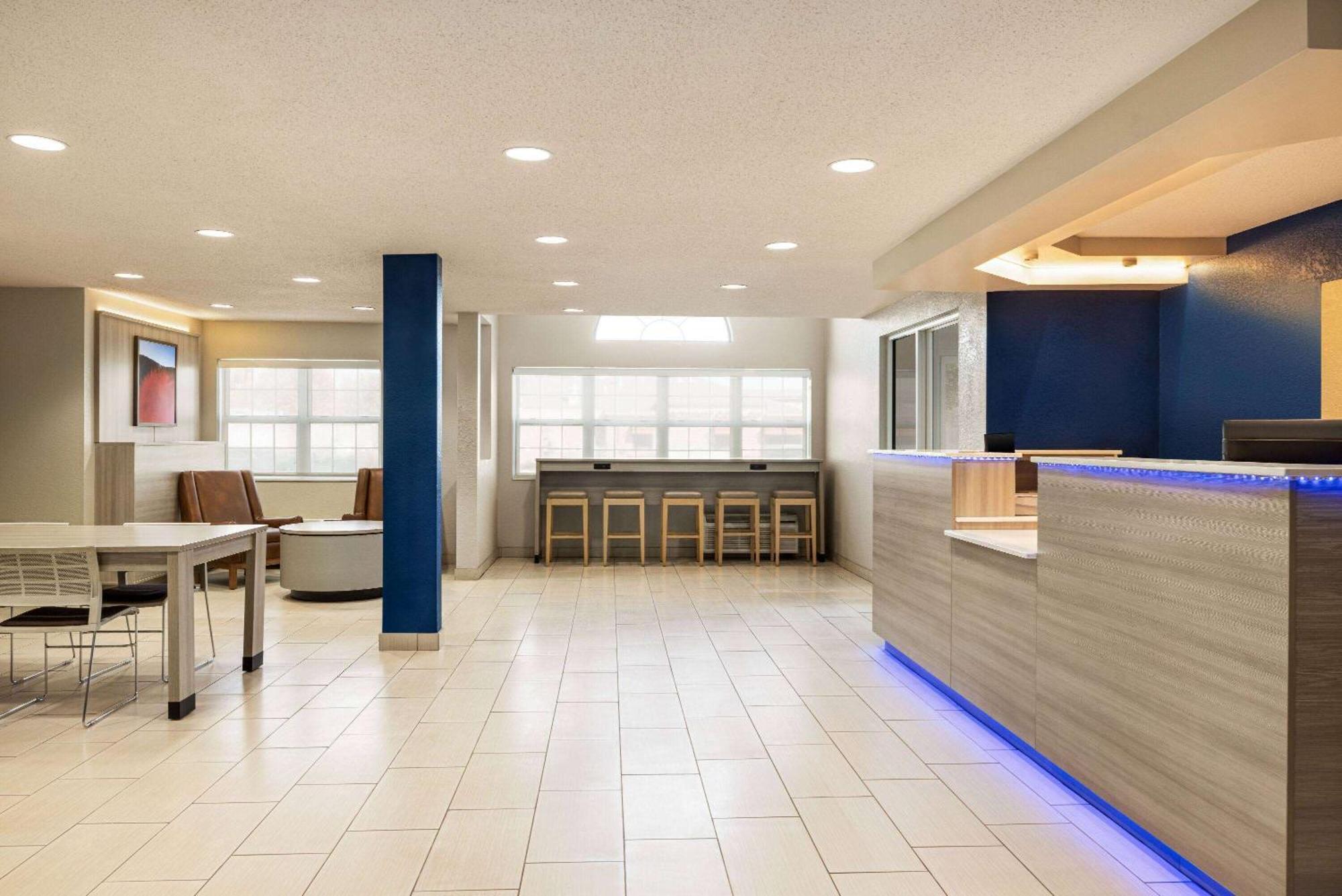 Microtel Inn & Suites By Wyndham New Ulm Екстериор снимка