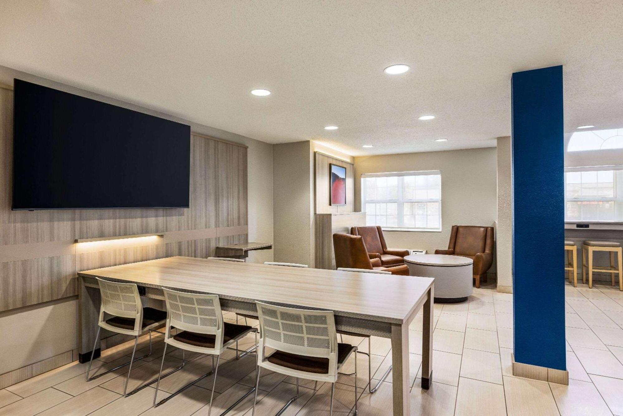 Microtel Inn & Suites By Wyndham New Ulm Екстериор снимка